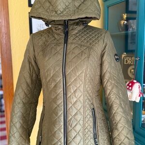 Women's Quilted Hooded Puffer Jacket - Olive